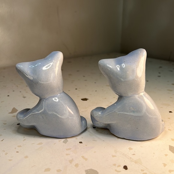 Vintage Mid Century Modern Blue Ceramic Kitty Cats with Ball of Yarn - Picture 3 of 8